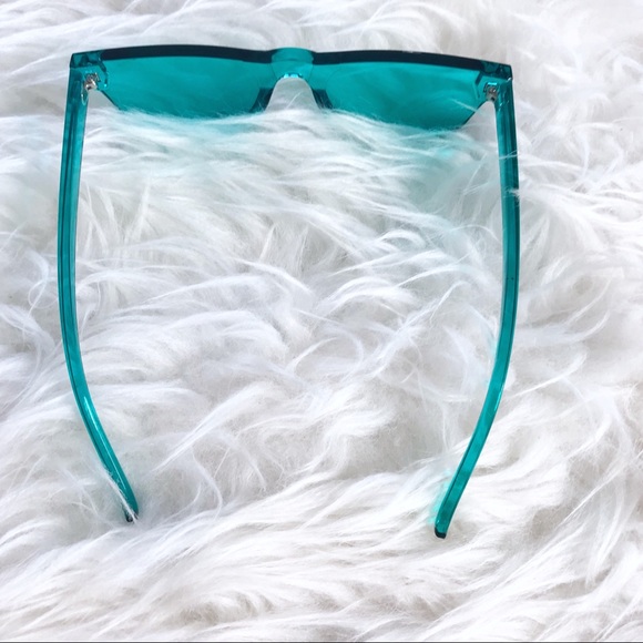 🎀 NEW • Teal Plastic Sunnies • - Picture 3 of 6